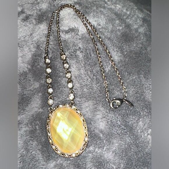 Avon Opalesque Necklace 18” - Picture 2 of 6